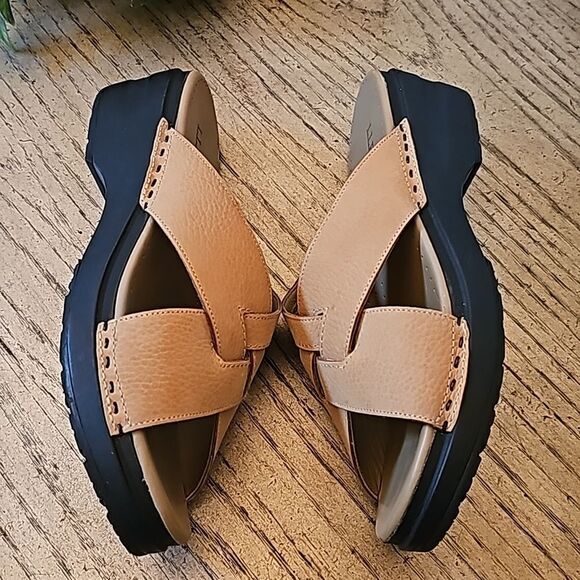 L.L. Bean tan leather sandals size 8 new condition - Picture 4 of 10